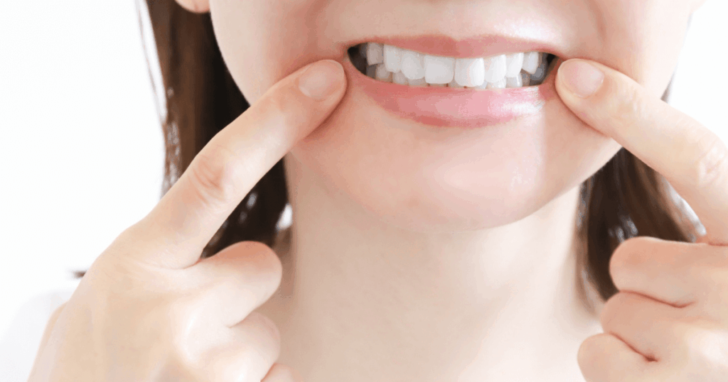 前歯をできるだけ削らない審美治療をイメージする口元の写真