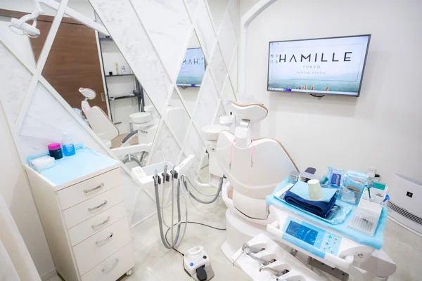 大手町の歯科医院でお口のお悩みを相談する患者様